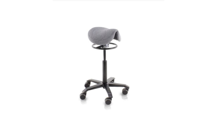 Kruk met balansmechaniek en smalle, stoffen zadelzitting voor extra comfort